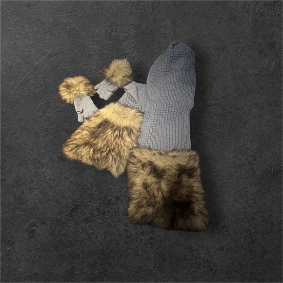 Micheal kors scarf and mittens set - Picture 1 of 1